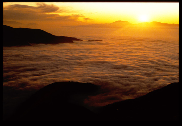 雲海と王ヶ頭の夕陽